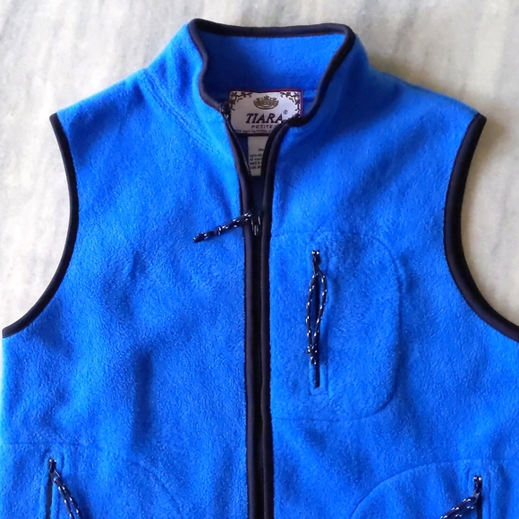 NWOT. Tiara Woman's High neck thick fleece vest with three front pockets. - Picture 3 of 4